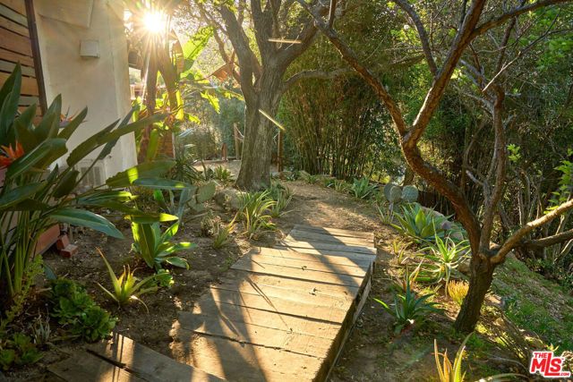 22068 Topanga School Road, Topanga (los Angeles), CA 90290