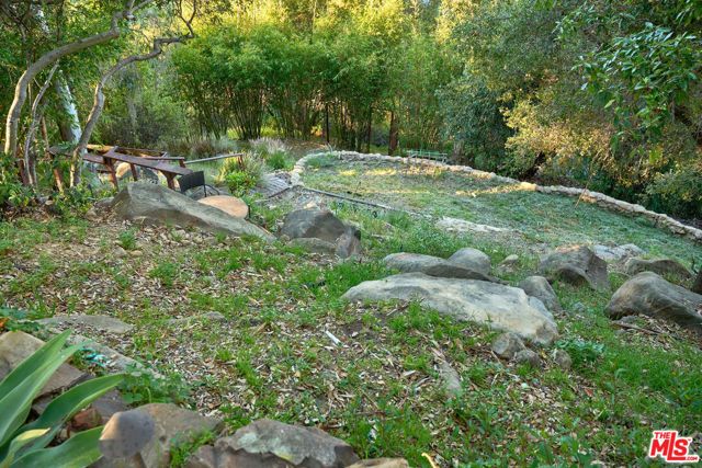 22068 Topanga School Road, Topanga (los Angeles), CA 90290