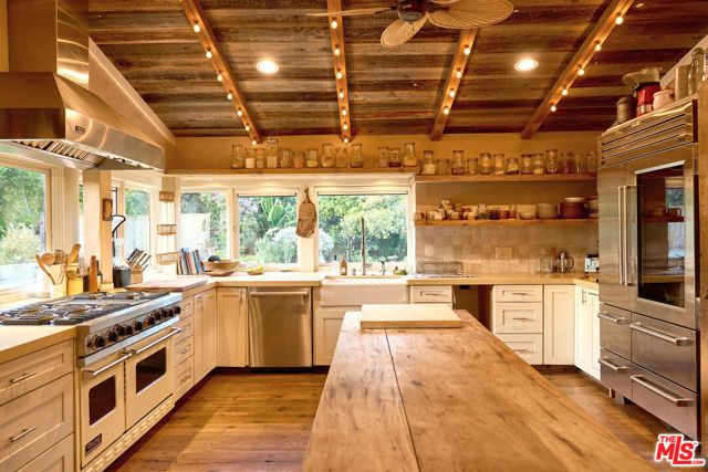 22068 Topanga School Road, Topanga (los Angeles), CA 90290