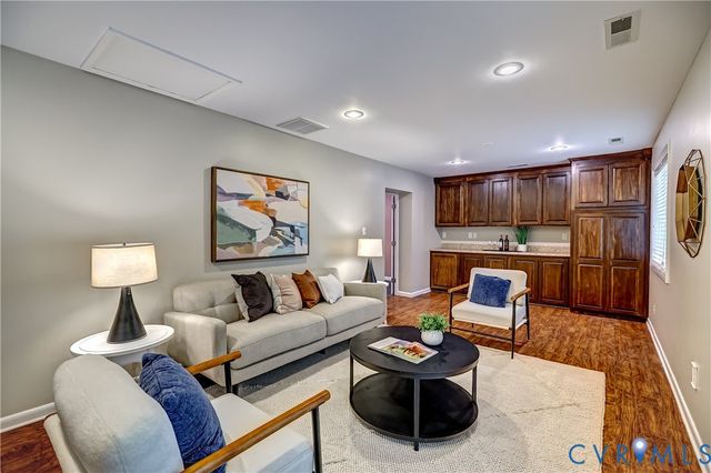 1516 Ednam Forest Dr, Henrico, VA 23238
