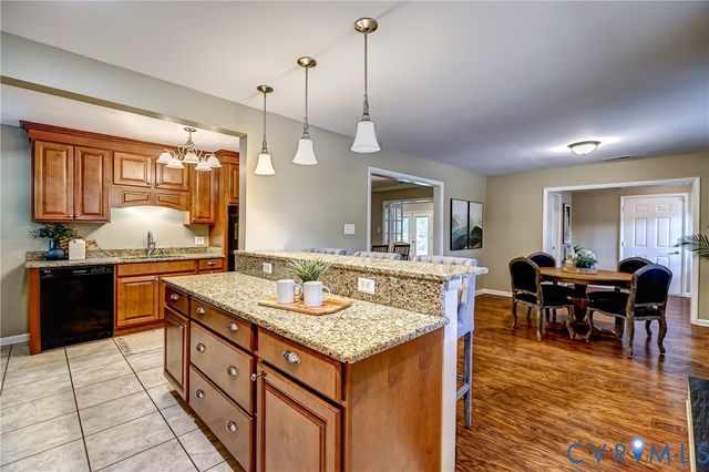 1516 Ednam Forest Dr, Henrico, VA 23238