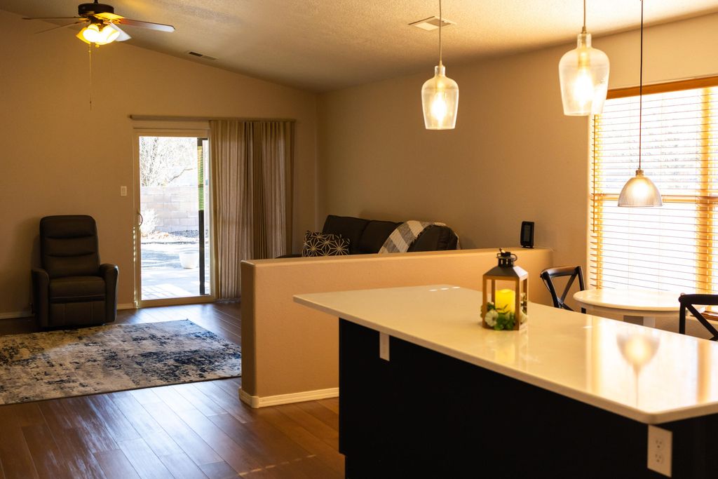 Image 10 of property listing at 8132 Long Mesa Place NW, Albuquerque, NM 87114