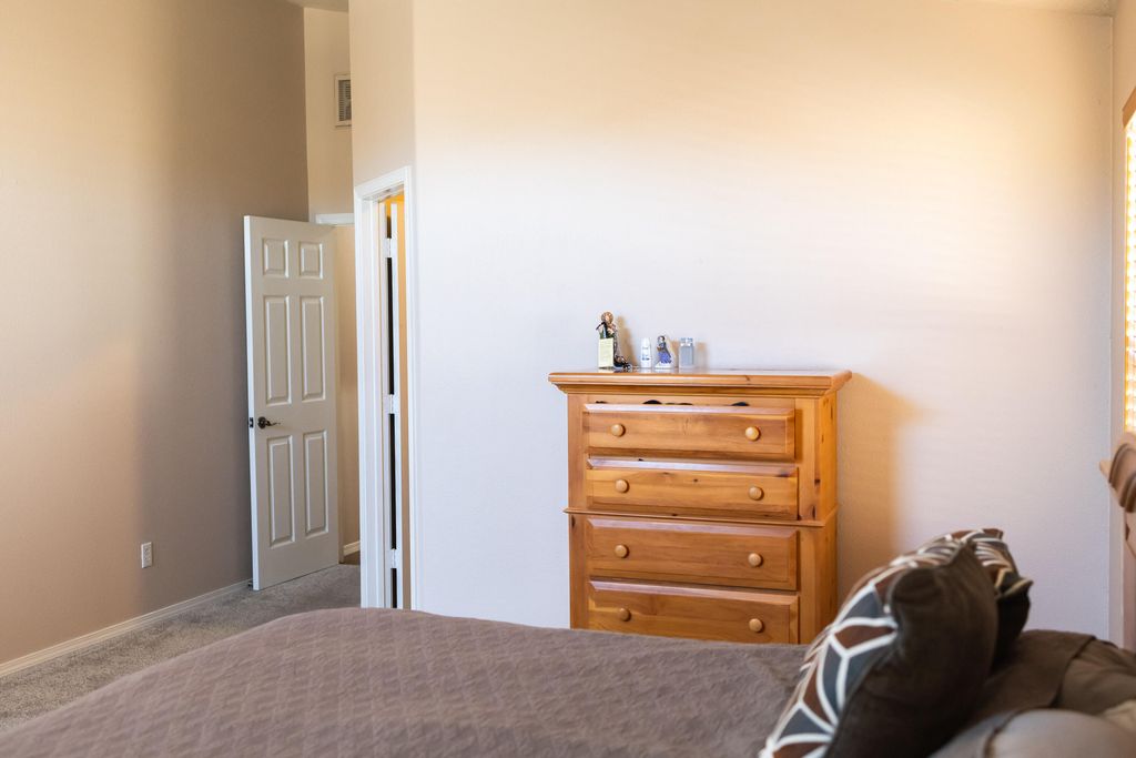 Image 18 of property listing at 8132 Long Mesa Place NW, Albuquerque, NM 87114