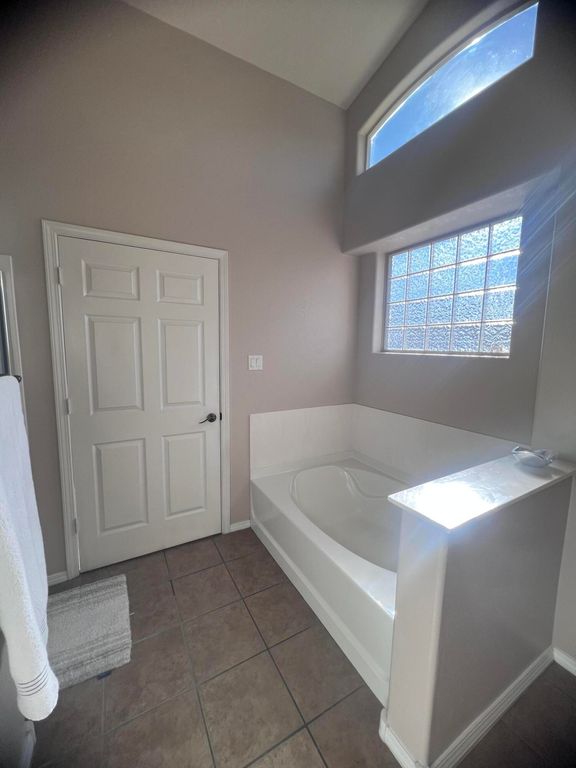 Image 21 of property listing at 8132 Long Mesa Place NW, Albuquerque, NM 87114
