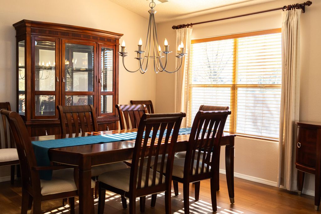 Image 5 of property listing at 8132 Long Mesa Place NW, Albuquerque, NM 87114