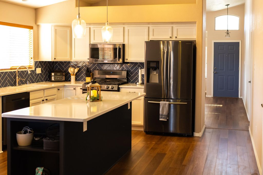 Image 9 of property listing at 8132 Long Mesa Place NW, Albuquerque, NM 87114