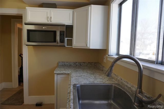 217 W Dewey Street, Flint, MI 48505