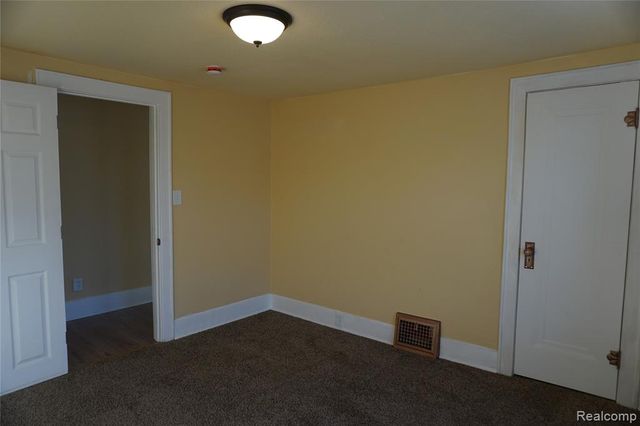 217 W Dewey Street, Flint, MI 48505