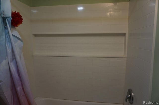 217 W Dewey Street, Flint, MI 48505