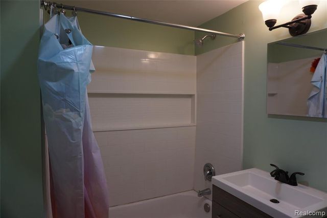 217 W Dewey Street, Flint, MI 48505