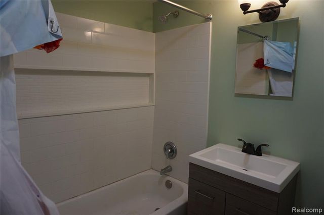 217 W Dewey Street, Flint, MI 48505