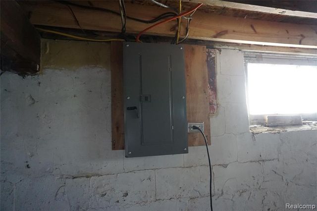 217 W Dewey Street, Flint, MI 48505