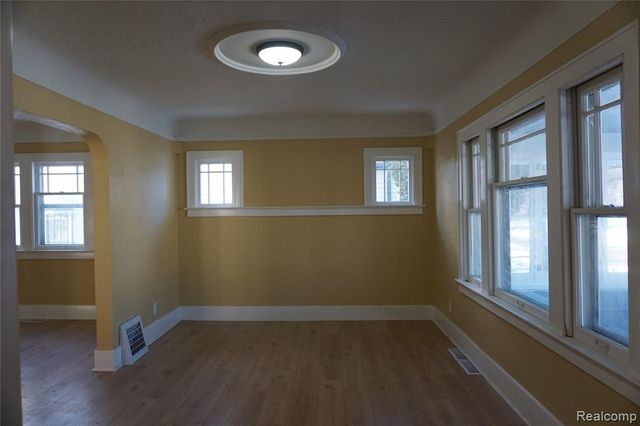 217 W Dewey Street, Flint, MI 48505