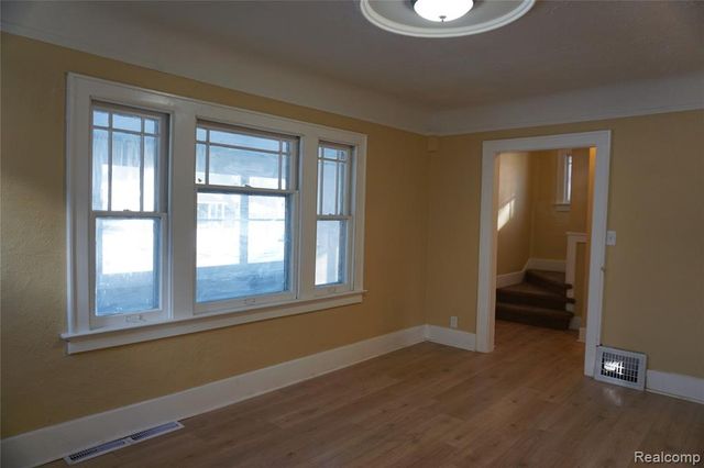 217 W Dewey Street, Flint, MI 48505