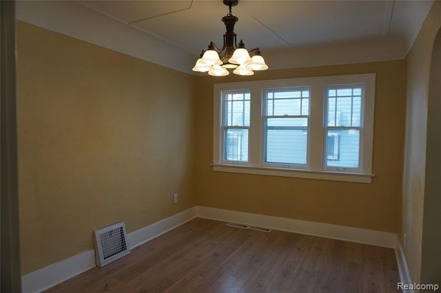 217 W Dewey Street, Flint, MI 48505