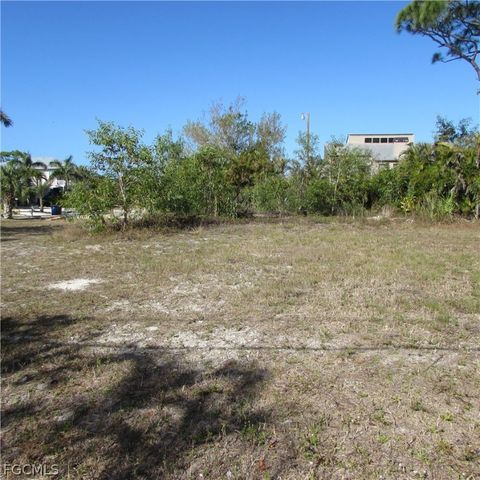 7757 Breakwater CT, Bokeelia, FL 33922