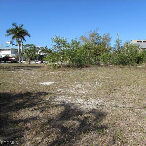 7757 Breakwater CT, Bokeelia, FL 33922