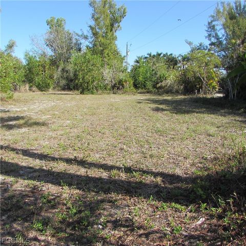 7757 Breakwater CT, Bokeelia, FL 33922