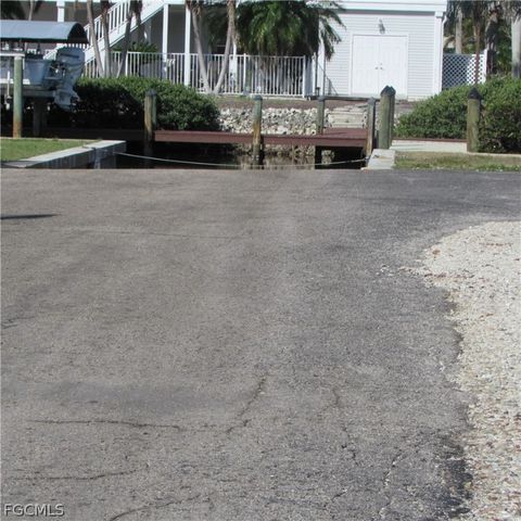 7757 Breakwater CT, Bokeelia, FL 33922