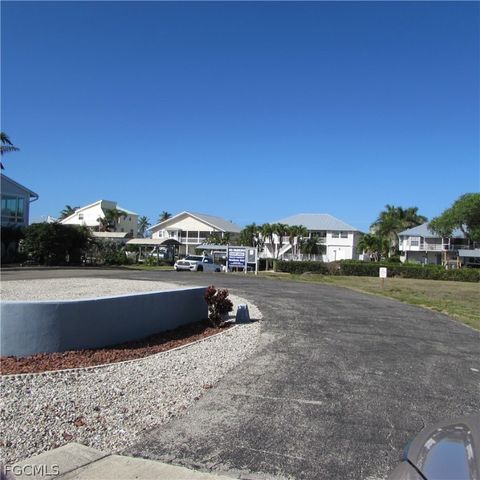 7757 Breakwater CT, Bokeelia, FL 33922