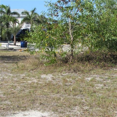 7757 Breakwater CT, Bokeelia, FL 33922