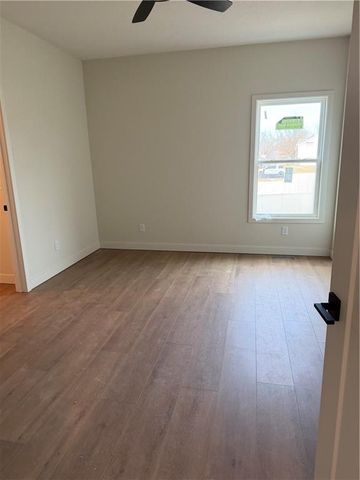 2021 Riverstone Drive, Excelsior Springs, MO 64024