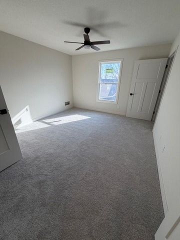 2021 Riverstone Drive, Excelsior Springs, MO 64024