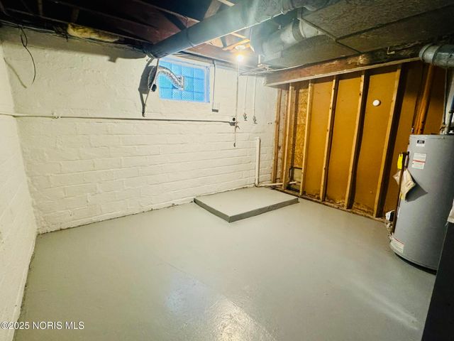 330 E Lake Street, Toledo, OH 43608