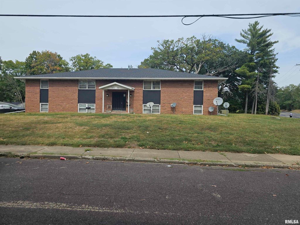 1231 E MAYWOOD Avenue, Peoria, IL 61603