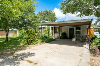 620 S 11th St, Aransas Pass, TX 78336