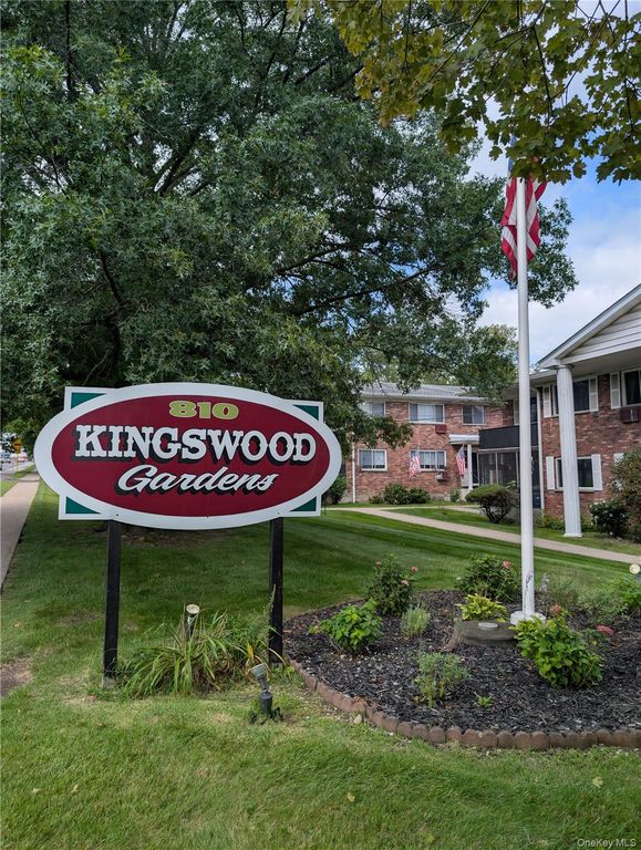 810 Blooming Grove Turnpike 72, New Windsor, NY 12553 — exterior