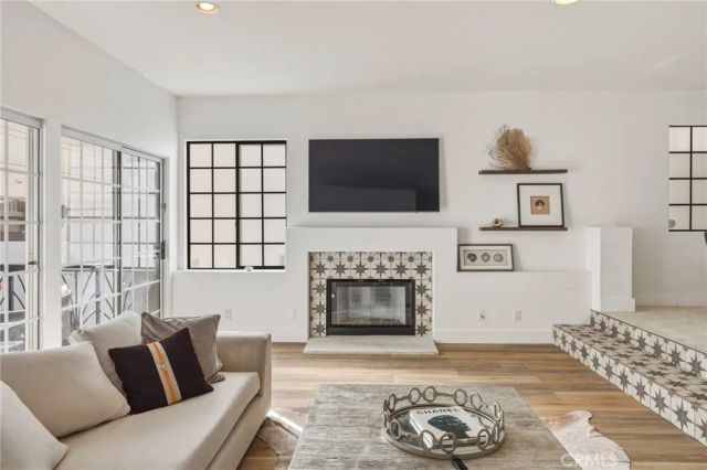 716 N Lucia Avenue B, Redondo Beach, CA 90277