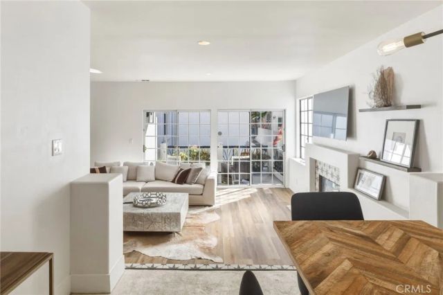 716 N Lucia Avenue B, Redondo Beach, CA 90277