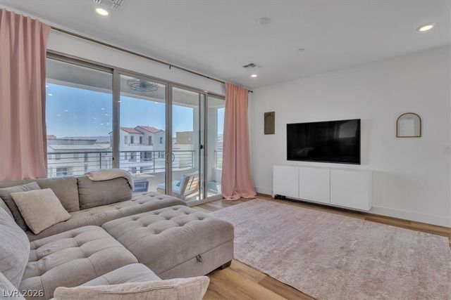 11695 Gentle Birdsong Avenue, Las Vegas, NV 89138