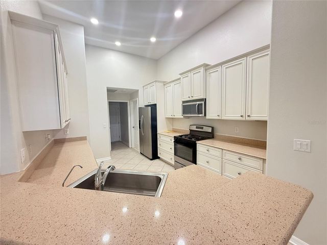 6817 CROMWELL GARDEN DRIVE, Apollo Beach, FL 33572