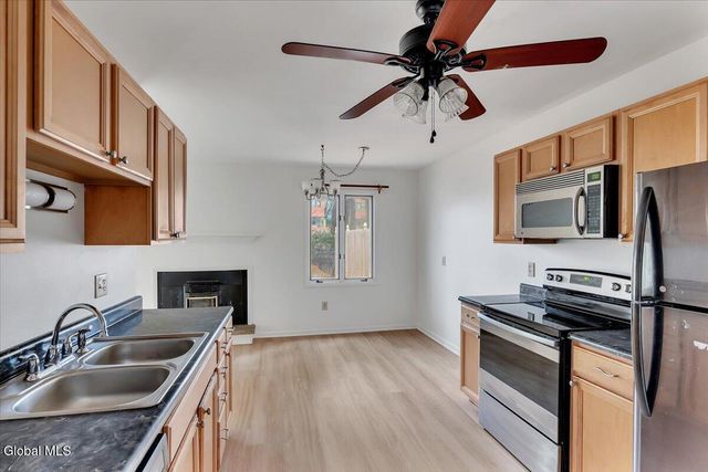 20 Heartwood Court, Clifton Park, NY 12065