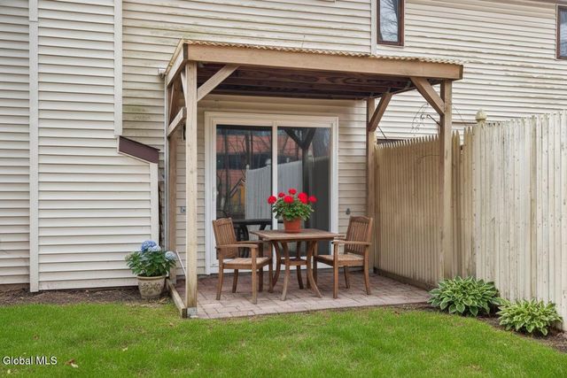 20 Heartwood Court, Clifton Park, NY 12065