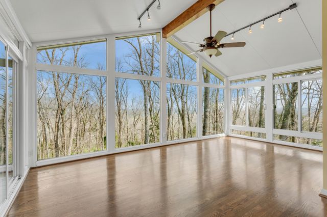 877 Hillhaven Ct, Nashville, TN 37220