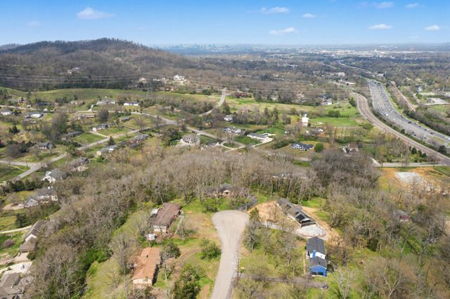 877 Hillhaven Ct, Nashville, TN 37220