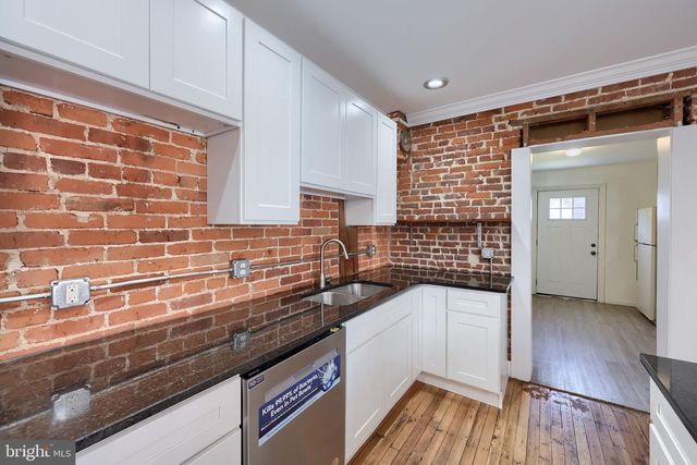 132 N BROAD ST, Lancaster, PA 17602