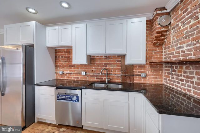 132 N BROAD ST, Lancaster, PA 17602