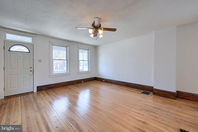 132 N BROAD ST, Lancaster, PA 17602
