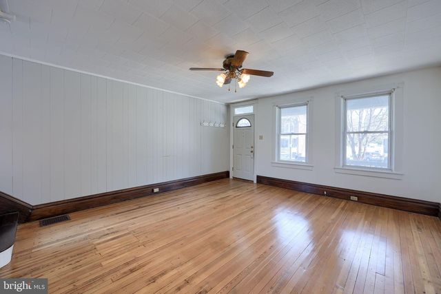 132 N BROAD ST, Lancaster, PA 17602