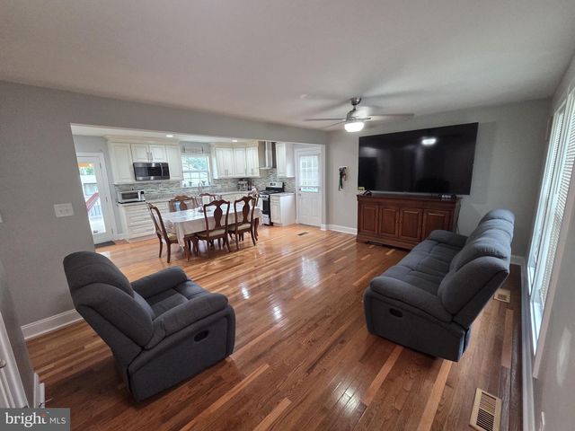 6113 WINDSOR DR, Fredericksburg, VA 22407