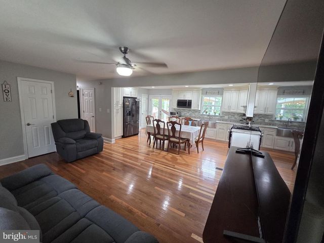 6113 WINDSOR DR, Fredericksburg, VA 22407