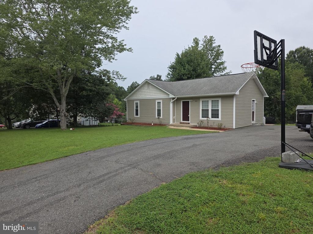 6113 WINDSOR DR, Fredericksburg, VA 22407
