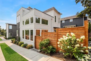 436 10th Avenue #B, Kirkland, WA 98033