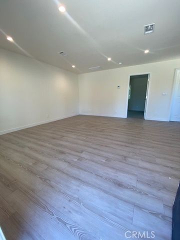 7713 Woodhall Ave, Canoga Park (los Angeles), CA 91304