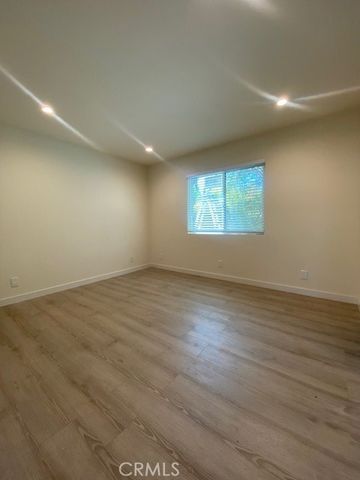 7713 Woodhall Ave, Canoga Park (los Angeles), CA 91304