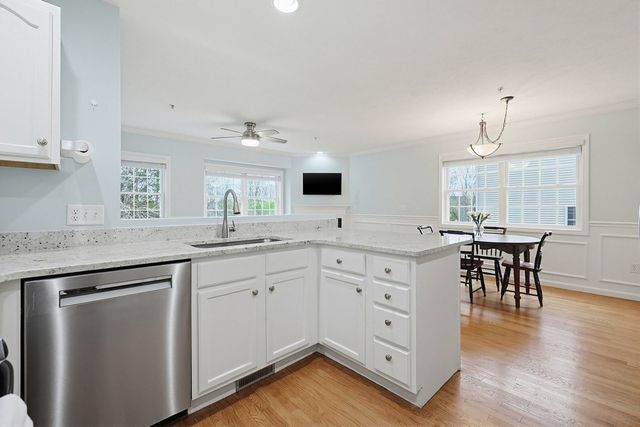 18 Azalea Ln 18, Grafton, MA 01519